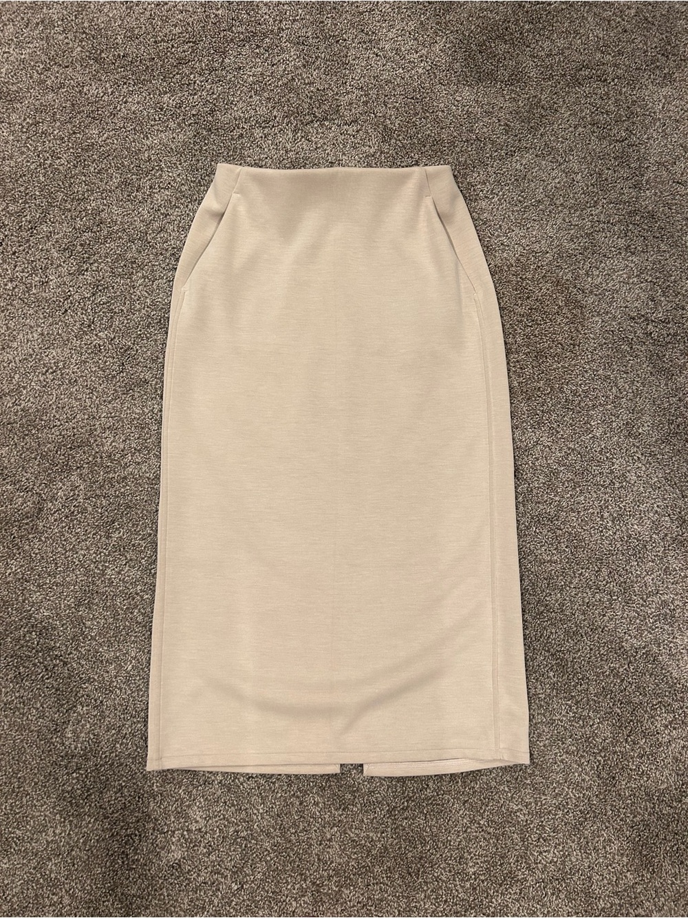 lululemon softstreme midi skirt. size 4. tan.